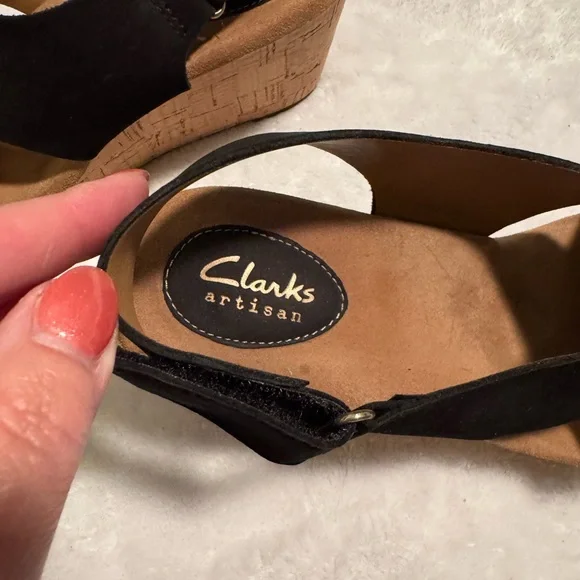 Clarks Women's Black and Tan Sandals - Picture 3 of 11